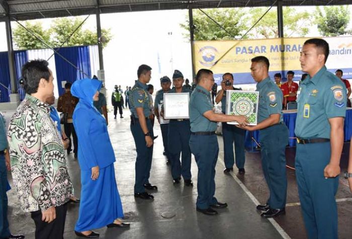 Gandeng Bank Mandiri, Koarmatim Gelar Pasar Murah