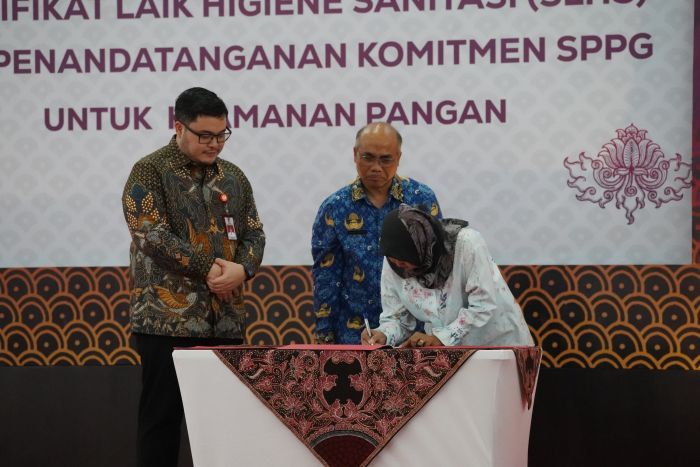 Bupati Minta Tiap SPPG di Kabupaten Kediri Komitmen Jaga Keamanan Pangan MBG Bupati Minta Tiap SPPG di Kabupaten Kediri Komitmen Jaga Keamanan Pangan MBG