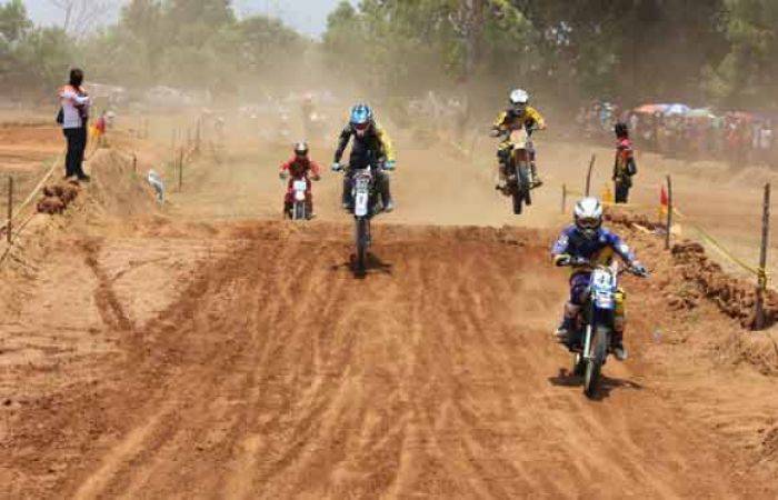 Ratusan Biker Motocross Ikuti Ajang Super Grasstrack Championship T-Rex Mx Series-3 di Tuban