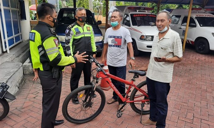 Ditemukan Tergeletak di Jalan Raya Jati, Pesepeda Pancal di Sidoarjo Meninggal Usai Dilarikan ke RS