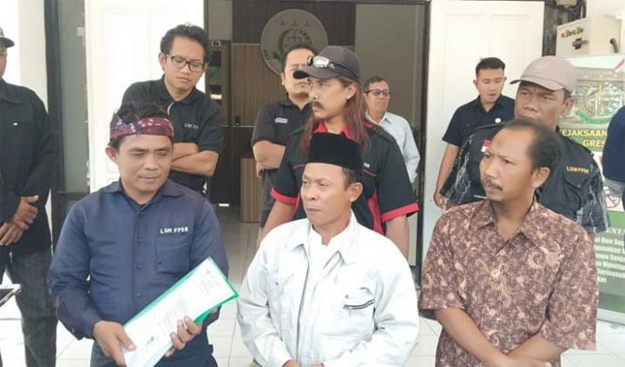 Mantan Kades Kedamean Gresik Dilaporkan Warga ke Kejaksaan