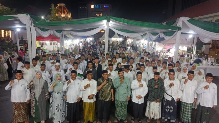 PCNU Surabaya Sukses Gelar Malam Puncak Hajatan Nusantara dan Siapkan Istigasah Kubro HSN 2025 PCNU Surabaya Sukses Gelar Malam Puncak Hajatan Nusantara dan Siapkan Istigasah Kubro HSN 2025