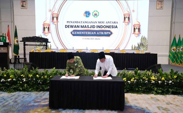 Teken MoU dengan DMI, Menteri ATR/BPN Komitmen Tuntaskan Sertifikasi Tanah Wakaf dalam 5 Tahun Teken MoU dengan DMI, Menteri ATR/BPN Komitmen Tuntaskan Sertifikasi Tanah Wakaf dalam 5 Tahun