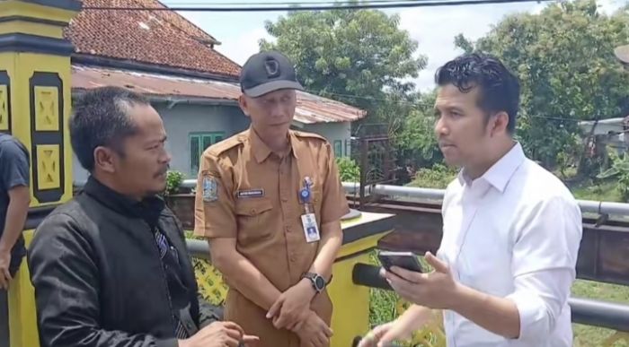 Tinjau Sungai Penyebab Banjir di Pamekasan, Wagub Jatim Minta Warga Jangan Buang Sampah Sembarangan