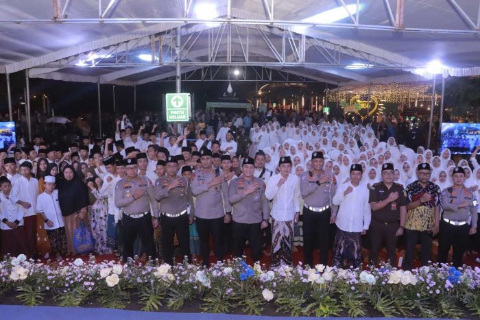 Polres Blitar Gandeng Gus Iqdam, Ajak Masyarakat Ingat Pentingnya Keselamatan Lalu Lintas Polres Blitar Gandeng Gus Iqdam, Ajak Masyarakat Ingat Pentingnya Keselamatan Lalu Lintas