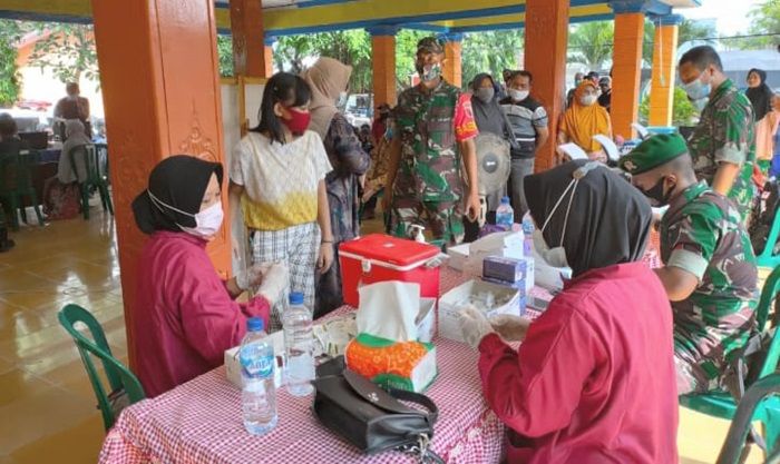 Demi Wujudkan Herd Immunity, Koramil Padas Ngawi Gelar Serbuan Vaksinasi di Desa Kedungprahu
