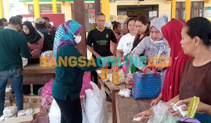 Bantu Tekan Inflasi, Disdagkopum Madiun Gelar Pasar Murah di Desa Dimong