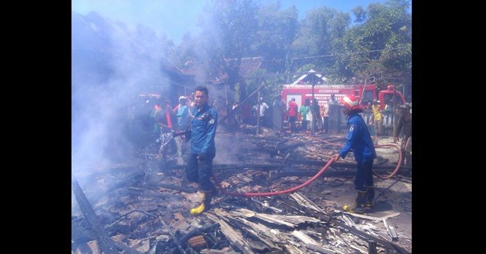 Regulator LPG Bocor, Dua Rumah di Benjeng Gresik Ludes Terbakar