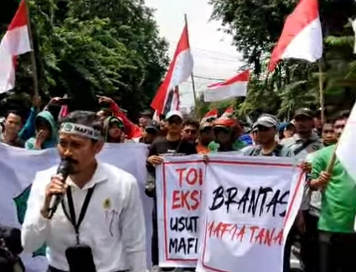 Pimpin Aksi Demo Aliansi Anti Mafia Tanah Jatim, Fajar Tuntut Tanah Warga di Sidoarjo Dikembalikan