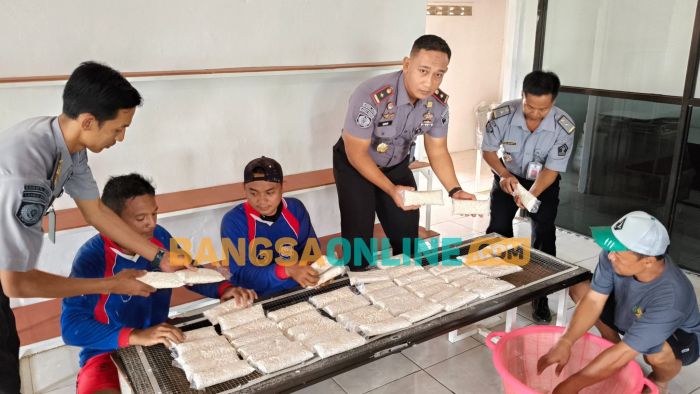 11 Warga Binaan Lapas Kelas IIA Kediri Jalani Asimilasi di Lereng Gunung Klotok