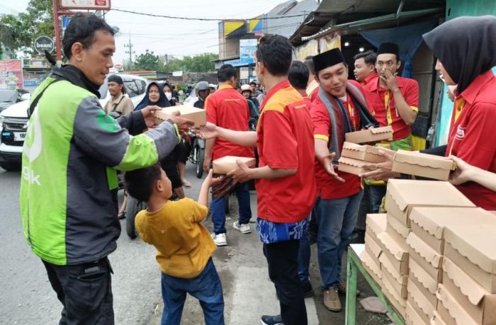 Gandeng Wings Group dan Bank Aladin, Alfamart Bagikan 60.000 Paket Buka Puasa di 34 Kota