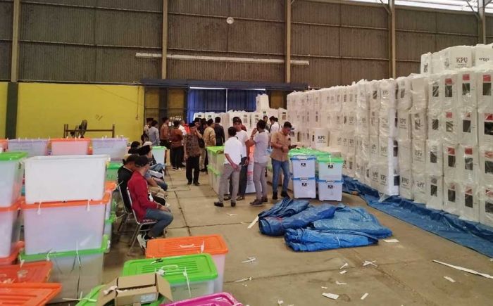 Tindak Lanjuti Putusan MK, KPU Pamekasan Pindahkan 15 Kotak Suara ke Surabaya untuk Hitung Ulang