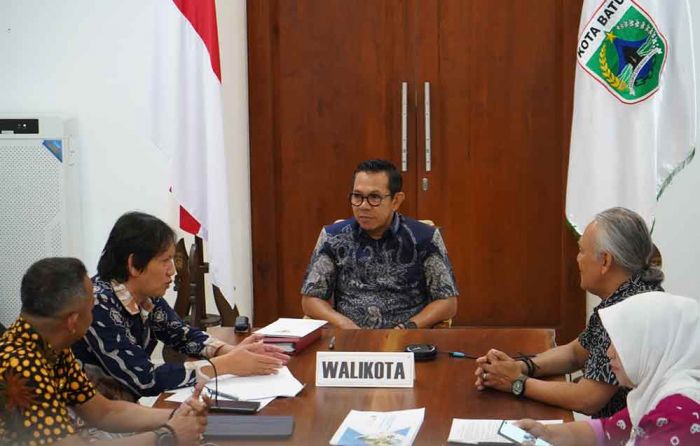 Pemkot Batu Sampaikan Komitmen Wujudkan Keterbukaan Informasi Publik Pemkot Batu Sampaikan Komitmen Wujudkan Keterbukaan Informasi Publik