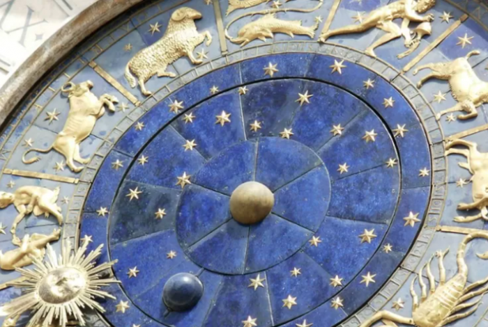 Ramalan Zodiak Selasa 12 Desember 2023: Sagitarius Curi Perhatian, Aquarius Bedakan Keinginan