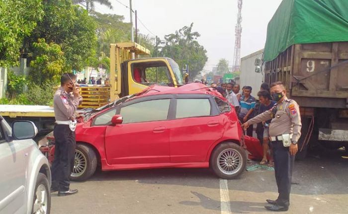 Kecelakaan Beruntun Enam Kendaraan di Krian, Jalanan Macet Total