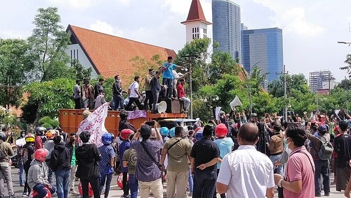 Ratusan Warga Madura Luruk Pemkot Surabaya Minta Pos Penyekatan dan Swab Massal Dibubarkan