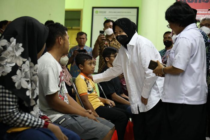 Kunjungi Ahli Waris Korban Tragedi Kanjuruhan Malang, Mensos Berikan Santunan Sebesar Rp15 Juta