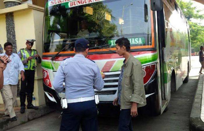 Pemeriksaan Kelayakan Bus dan MPU di Terminal Tuban, Banyak yang Tidak dilengkap Palu Emergency