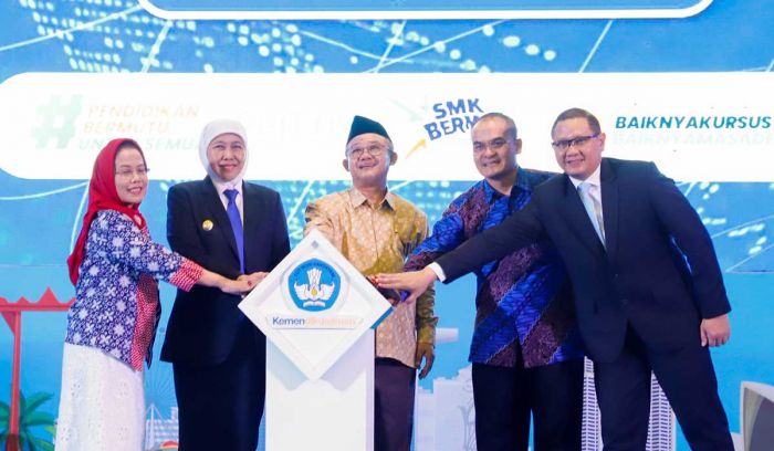Gubernur Khofifah dan Mendikdasmen Lepas 3.600 Lulusan SMK dan LKP Bekerja ke Luar Negeri