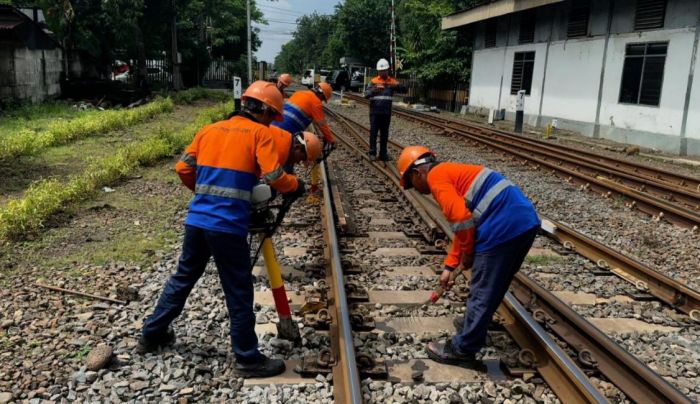 KAI Daop 8 Surabaya Pastikan Prasarana Rel dan Jembatan Siap Hadapi Angkutan Lebaran 2026