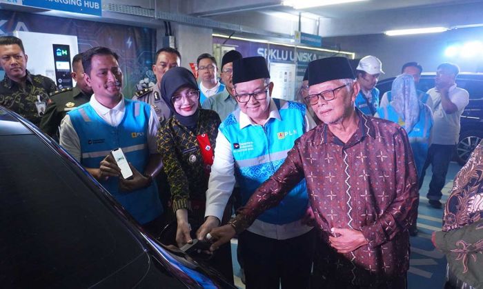 Resmikan SPKLU, Uniska Dukung Transisi Energi Bersih