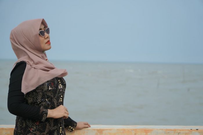 Jelang Libur Nataru, Senator Ning Lia Kagumi dan Apresiasi Pantai Kelapa Tuban