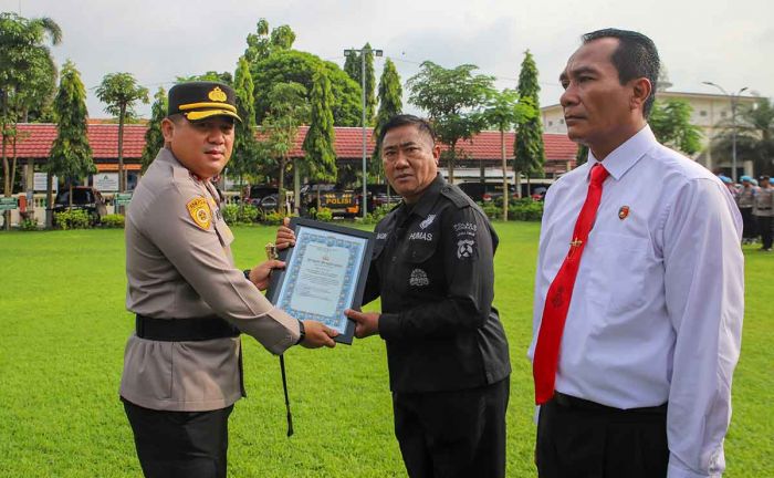 Kapolres Jombang Beri Penghargaan untuk 24 Anggota Berprestasi