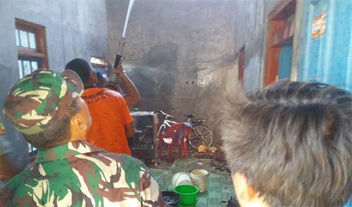 Ketiduran Saat Memasak, Sebuah Rumah di Pamekasan Hampir Ludes Dilalap Api