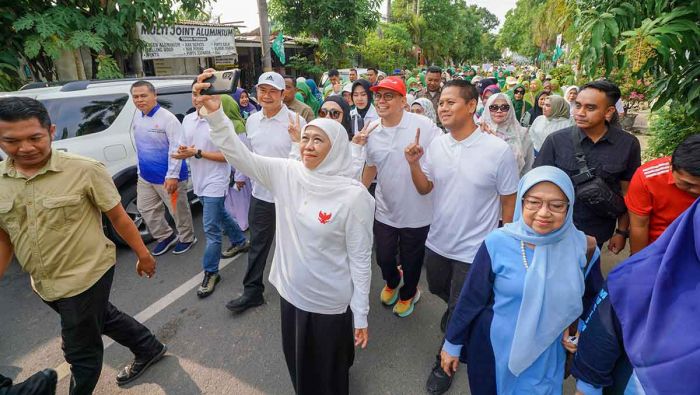 Ikuti Jalan Sehat Santri di Lamongan, Gubernur Khofifah Tegaskan Semangat Jihad dan Kebersamaan Ikuti Jalan Sehat Santri di Lamongan, Gubernur Khofifah Tegaskan Semangat Jihad dan Kebersamaan