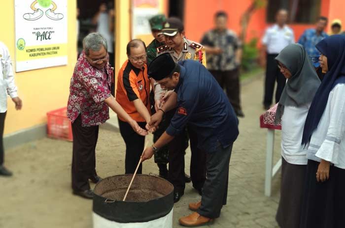 KPU Pacitan Musnahkan Ribuan Lembar Surat Suara Pilgub Jatim yang Rusak