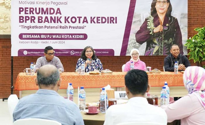 Zanariah Motivasi Kinerja para Pegawai Perumda BPR Bank Kota Kediri