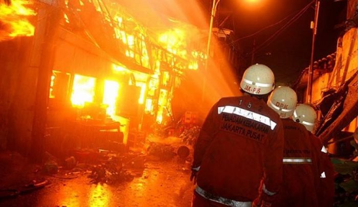 Diduga Korsleting, Sebuah Rumah Ludes Terbakar di Pademawu Pamekasan