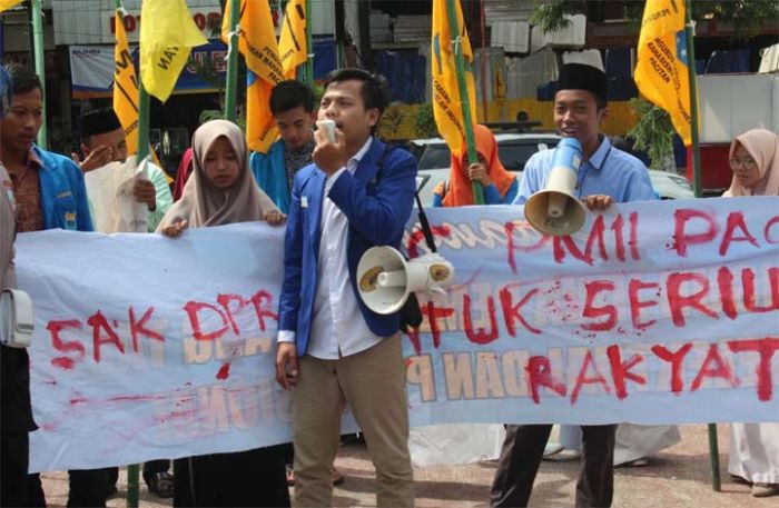 Massa PMII Pacitan Kembali Geruduk Gedung DPRD