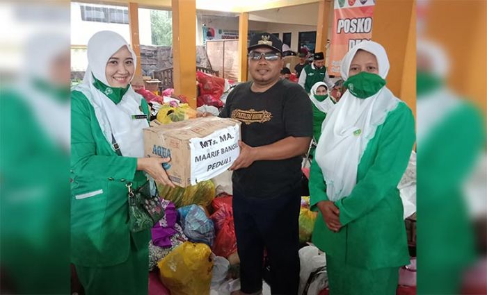 Peduli Banjir Kepulungan, Banser Kerja Bakti, Muslimat dan Fatayat Gerojok Sembako