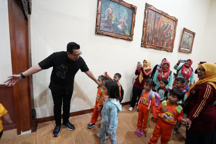 ​Sambut Hari Anak 2024, Pj Wali Kota Mojokerto Ajak Murid TK Wisata Edukasi Sejarah dan Budaya