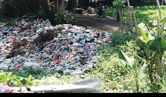 Muncul Bau Tak Sedap, Warga Keluhkan Tumpukan Sampah di Mata Air Sumber Sentong Probolinggo