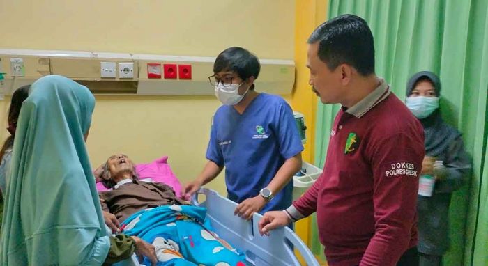 Gerak Cepat Tim Dokkes Polres Gresik Antar Warga ke Rumah Sakit Gerak Cepat Tim Dokkes Polres Gresik Antar Warga ke Rumah Sakit