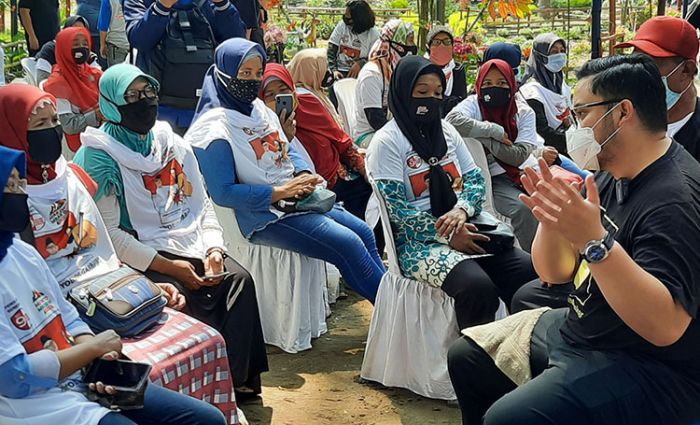 Blusukan, Dhito Ajak Petani Gunakan Pupuk Organik, Kembangkan Tanaman Kurma dan Pariwisata