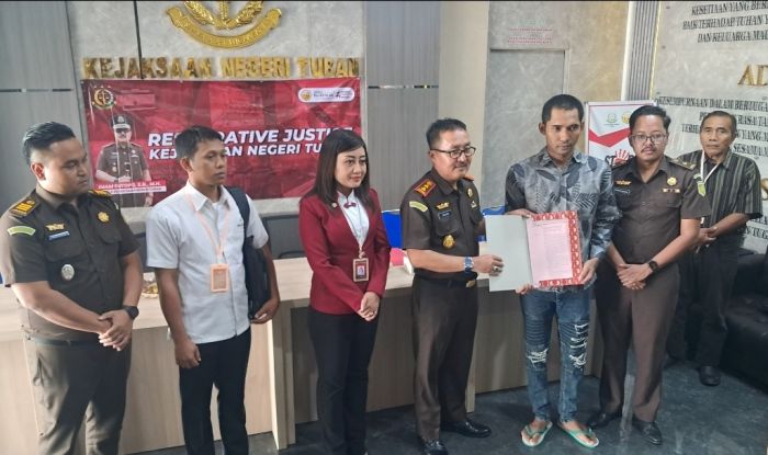 Kejari Tuban Berikan Restorative Justice ke Pelaku Penganiayaan asal Jateng Kejari Tuban Berikan Restorative Justice ke Pelaku Penganiayaan asal Jateng