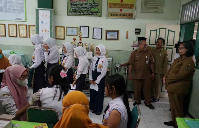 Pj Wali Kota Kediri Tinjau Pelaksanaan Perluasan Imunisasi HPV