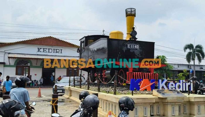 Stasiun Kediri Catat 2.648 Penumpang Diberangkatkan saat Libur Panjang Peringatan May Day 2025 Stasiun Kediri Catat 2.648 Penumpang Diberangkatkan saat Libur Panjang Peringatan May Day 2025