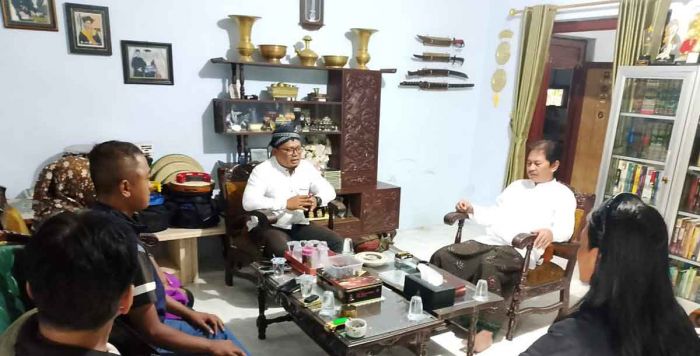 Pengurus AWDI Magetan Sowan ke KH Ahmad Zahni Pengurus AWDI Magetan Sowan ke KH Ahmad Zahni