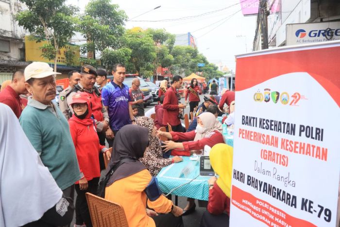 Hari Bhayangkara ke-79, Polres Kediri Kota Adakan Samling, SKCK dan Cek Kesehatan Gratis di CFD Hari Bhayangkara ke-79, Polres Kediri Kota Adakan Samling, SKCK dan Cek Kesehatan Gratis di CFD