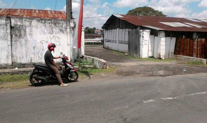 Warga Kepatihan Tulungagung Resahkan Bau Busuk