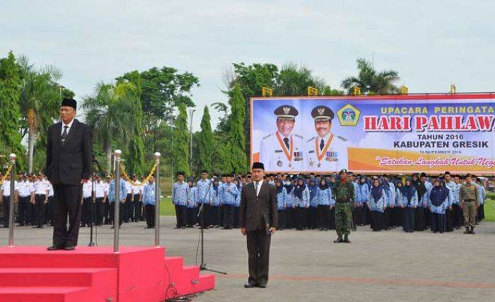 Bupati-Wabup Gresik Ziarah ke Makam Pahlawan