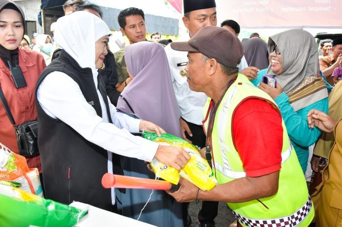 Pasar Pangan Murah Pemprov Jatim di Situbondo, Gubernur Khofifah Pastkan Harga Sembako Terjangkau