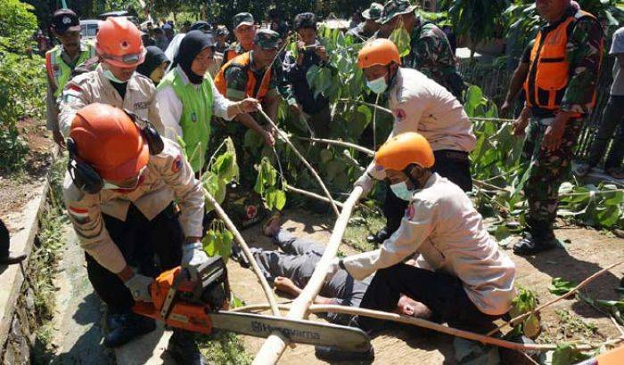 Warga Sumberjo Antusias Ikuti Simulasi Longsor