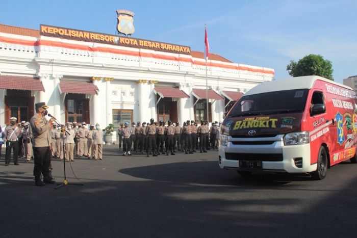 Jumat Berkah, Polrestabes Surabaya Salurkan Ribuan Paket Bansos Sembako