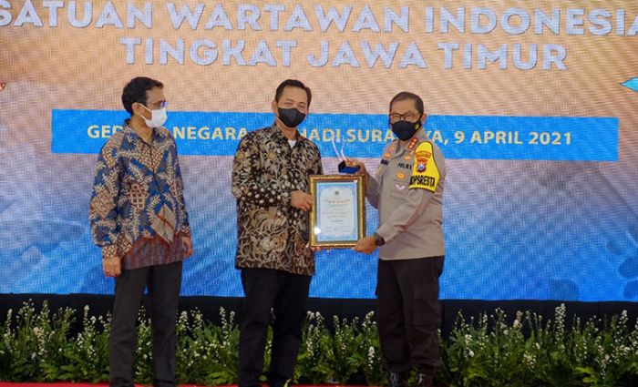 Kapolresta Sidoarjo Dinobatkan Jadi Tokoh Kamtibmas dalam Ajang PWI Jatim Award 2021