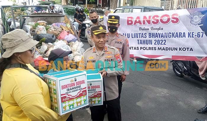 Polres Madiun Kota Beri Bantuan untuk Masyarakat Terdampak Kenaikan Harga BBM